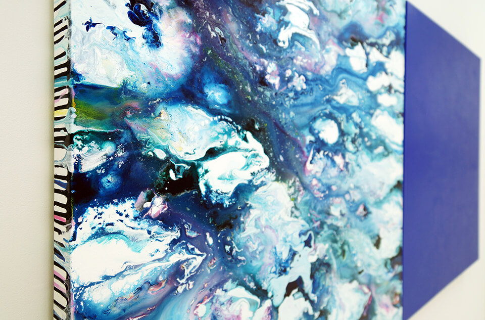 「星々の悲しみ- blue on blue 」<br />
2013<br />
91×182×4.5cm detail<br />
acrylic on canvas