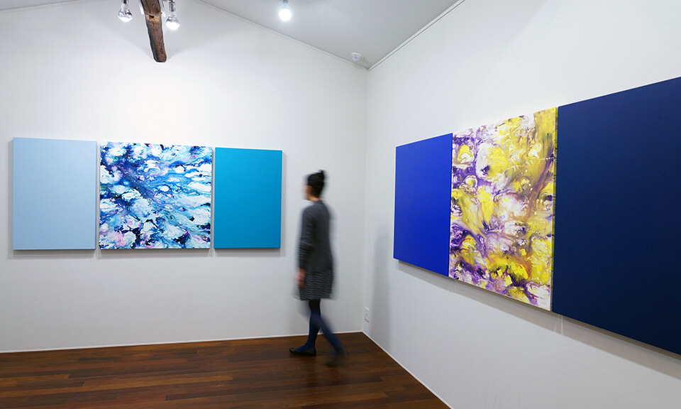 「星々の悲しみ- blue on blue 」<br />
2013<br />
Exhibition site view<br />
Gallery OUT of PLACE NARA