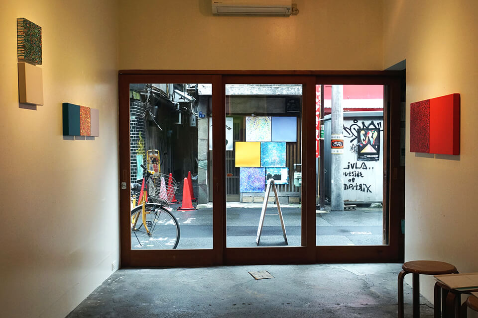 「カオスモス ペインティング～chaosmos painting」<br />
2015<br />
Exhibition site view<br />
ギャラリー編・かのこ/大阪